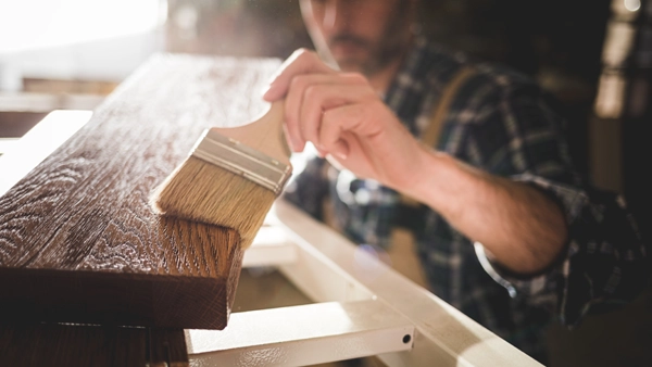 VERNICI FONDI E STUCCHI PER LEGNO